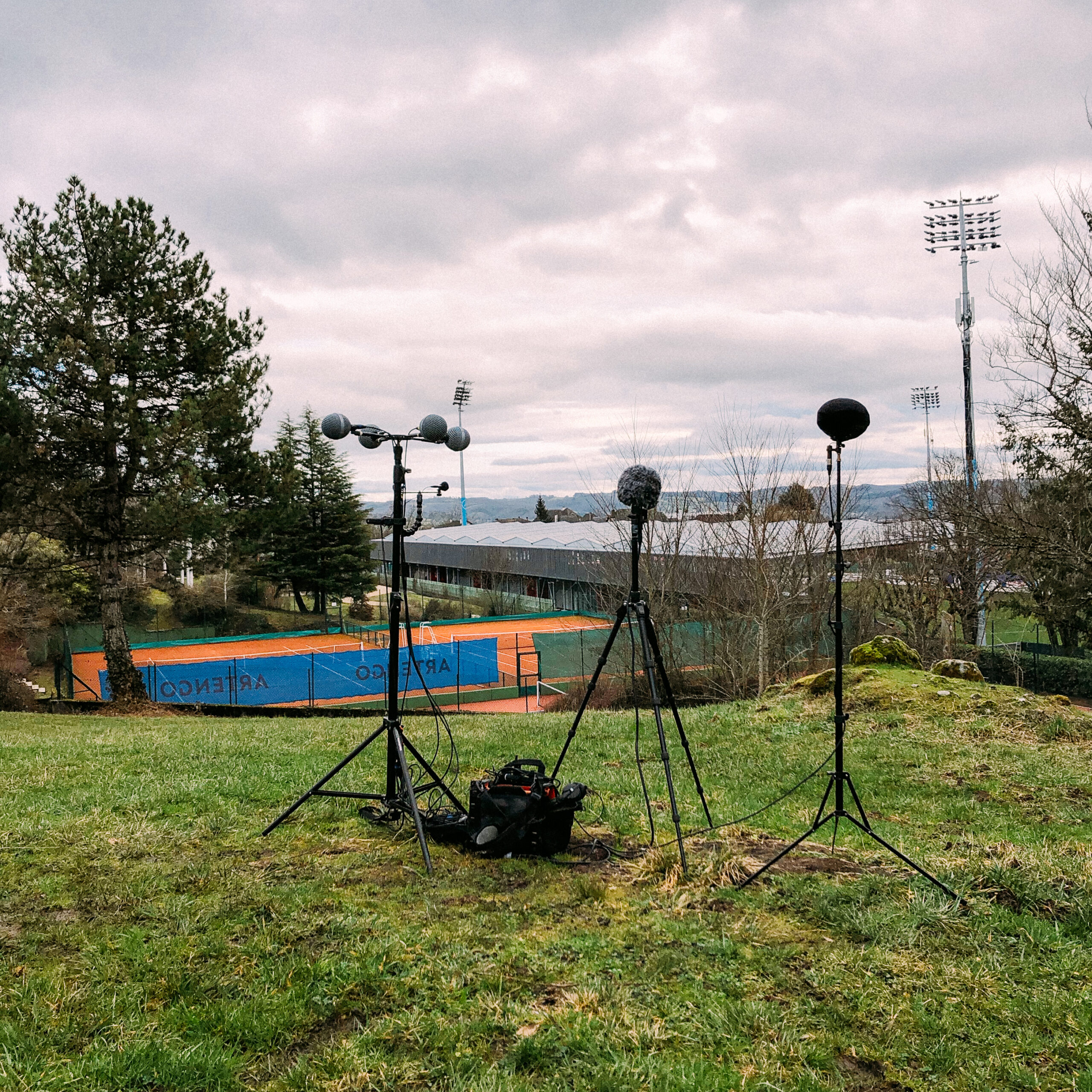 Surround rigs in the city park