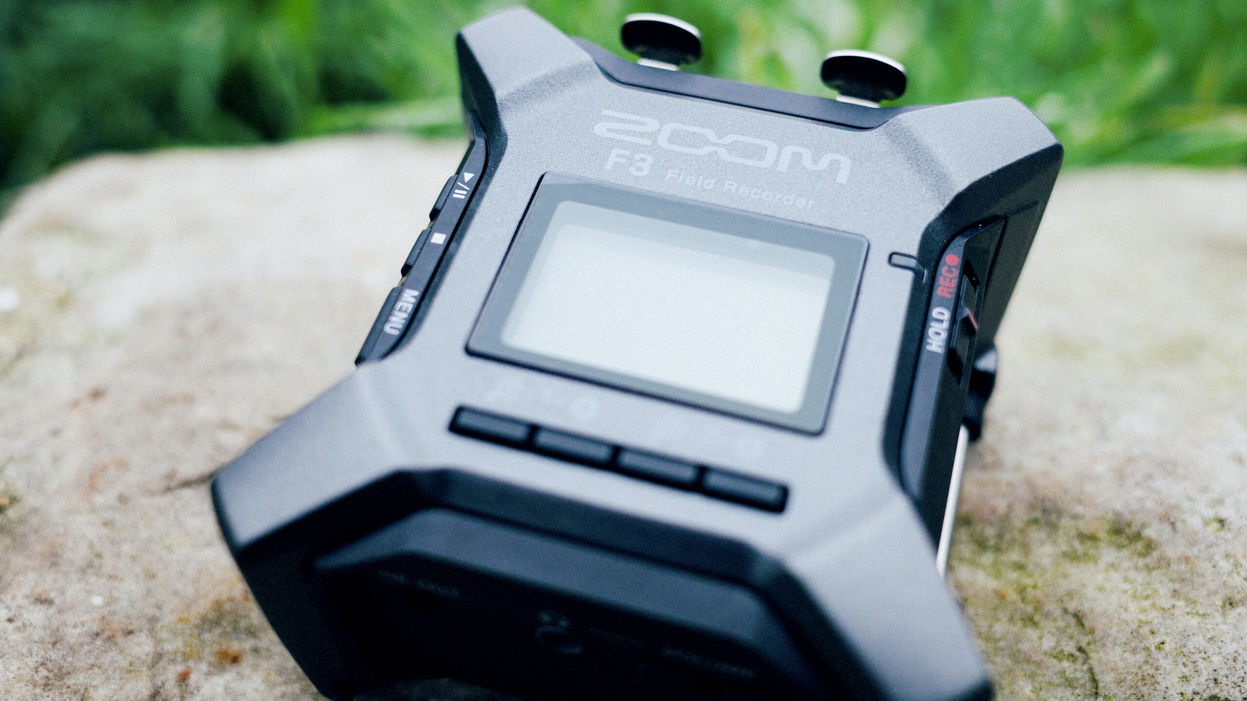 ZOOM F3 01
