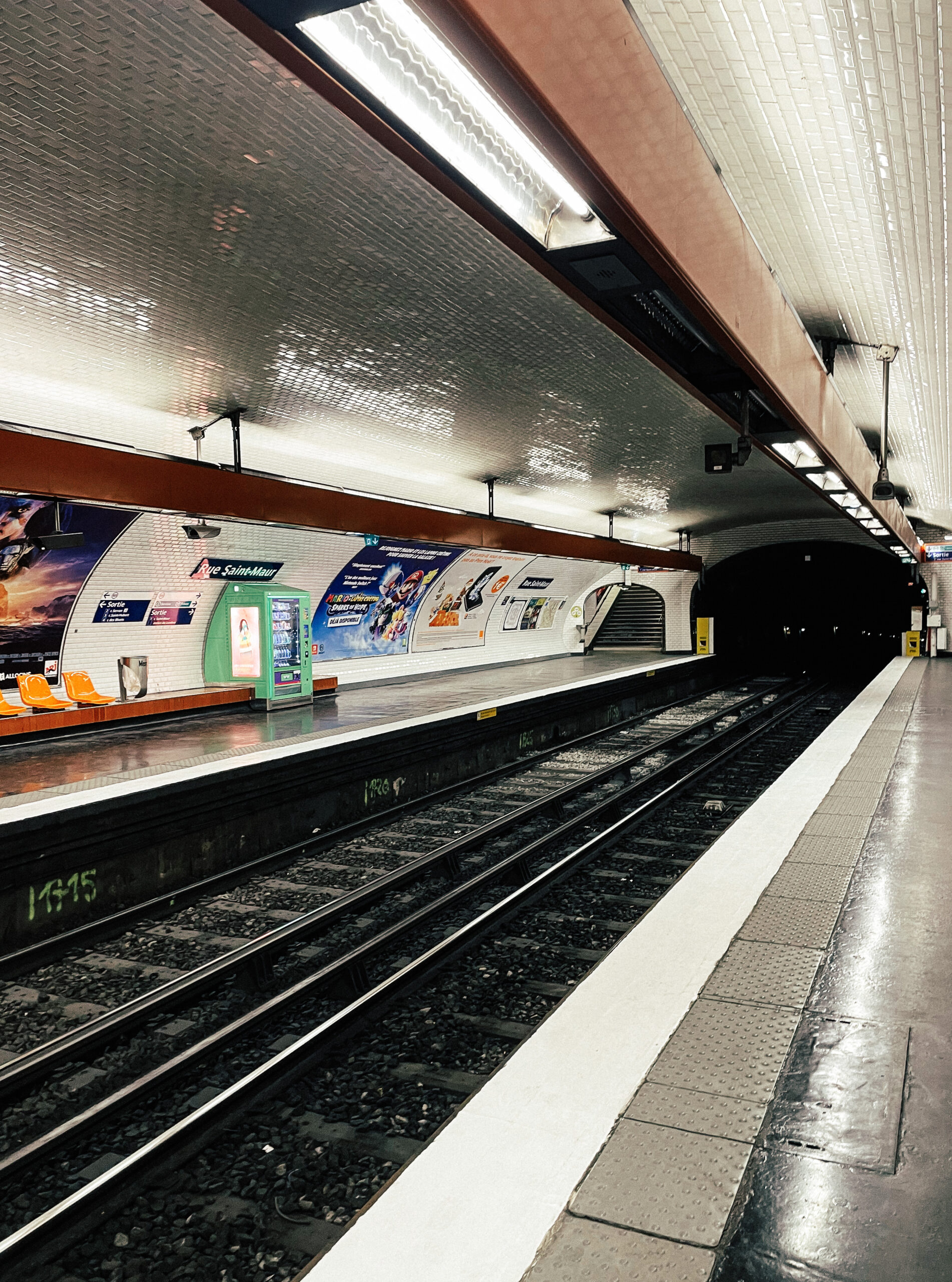Field recording photograph from the Paris Underground sessions (02)