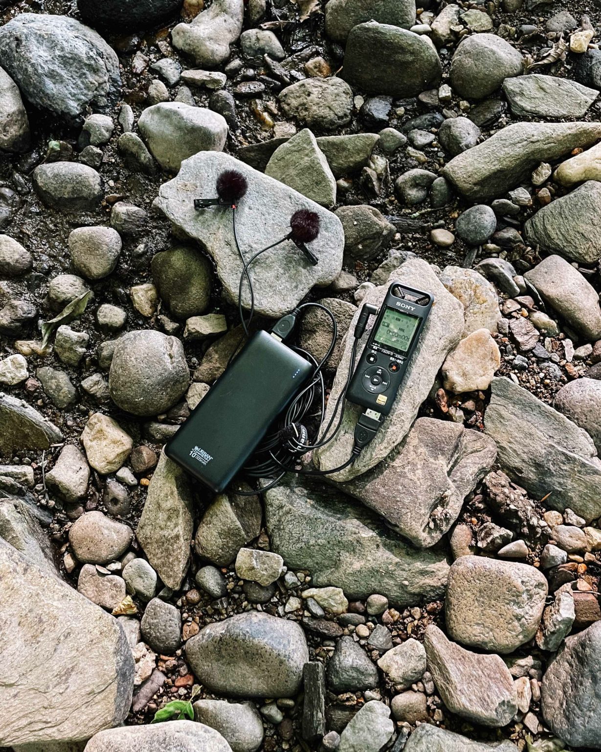 Sony PCM-A10 with a pair of LOM mikroUsi external microphones on rocks